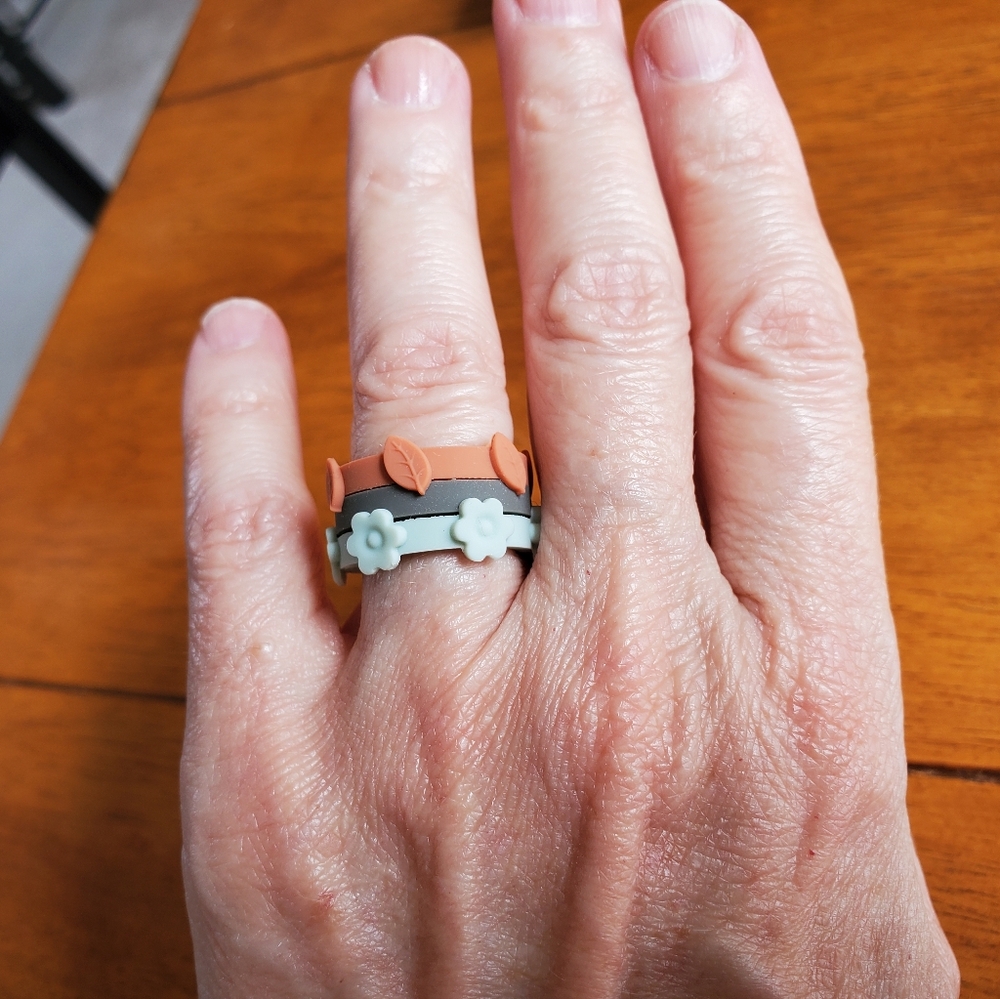 6 Stackable Silicone Rings Size 6 - Picture 3 of 4